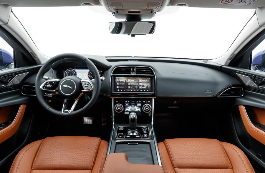 Торпедо Jaguar XE P250 S R-Dynamic 2019 года  (WW) (фото 17 из 24)
